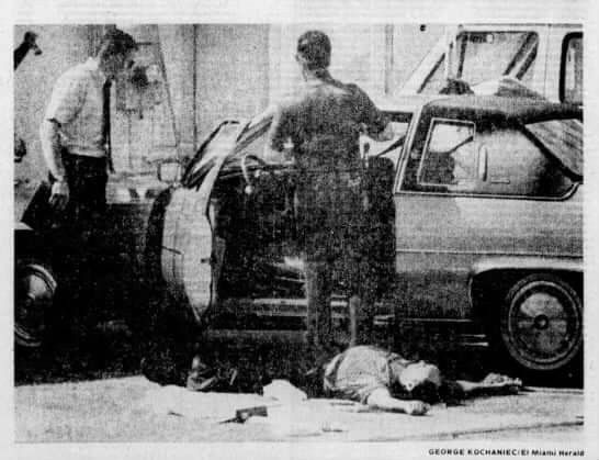Meyer Lansky's stepson Richard Schwartz laying dead in the street! | Schwartz, Meyer, Art