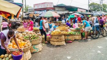 agroupofpeopleshoppingatanoutdoormarketd copy | MR Online | Market in Managua selling locally produced food Source tortillaconsalcom | MR Online
