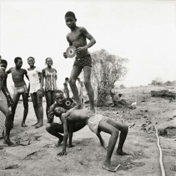 Malick Sidibé Mali Piquenique à la Chaussée Picnic on the Roadway 1972 | MR Online | Malick Sidibé Mali Pique nique à la Chaussée Picnic on the Roadway 1972 | MR Online